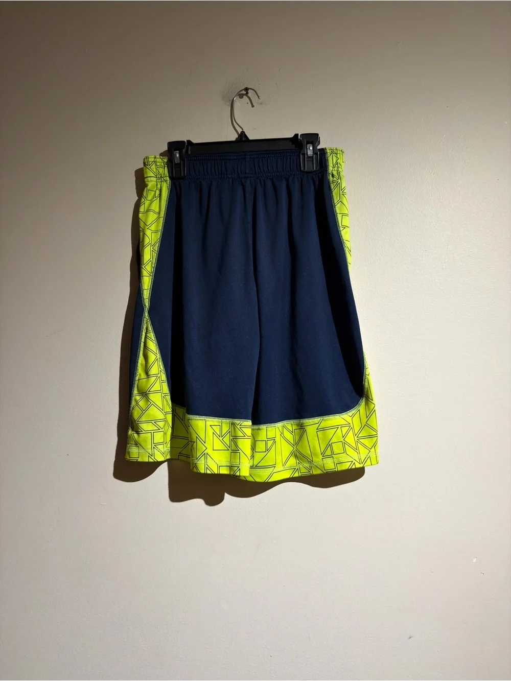 BOYS’ PUMA ATHLETIC SHORTS, NAVY/BRIGHT YELLOW, SIZE LARGE